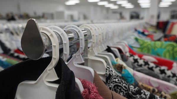Guide pratique des stores manuels : choix et installation faciles
