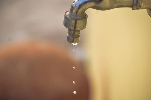 Comment détecter et gérer une fuite d'eau à la maison ?