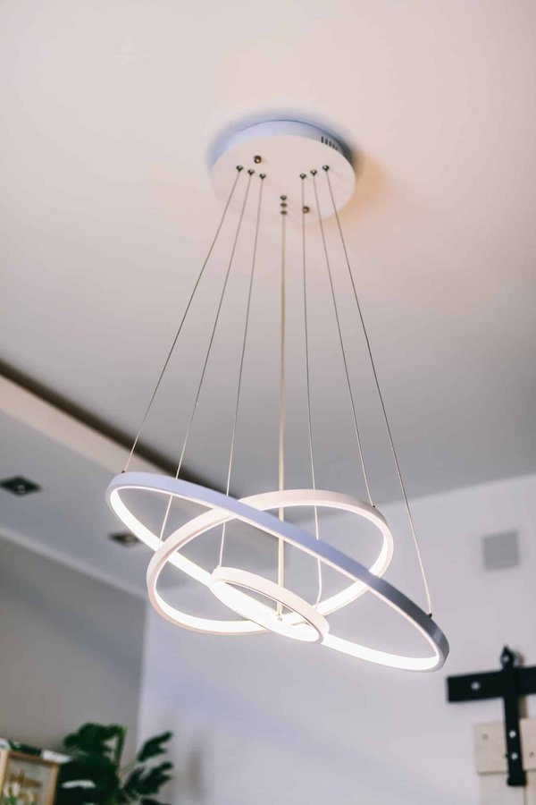 Quel lustre industriel choisir pour décorer un salon ?