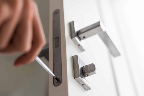 Les solutions de sécurité avancées offertes par les serruriers à Lyon